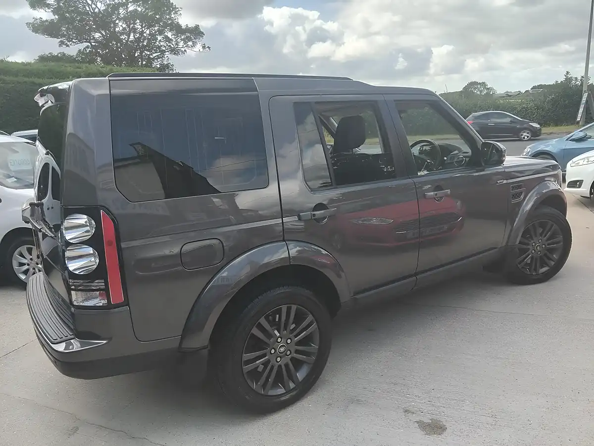 Used 2016 Land Rover Discovery Graphite Grey - Interior and Exterior details 10
