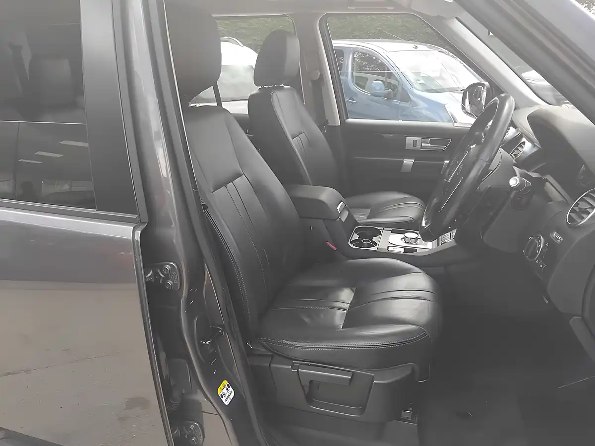Used 2016 Land Rover Discovery Graphite Grey - Interior and Exterior details 11