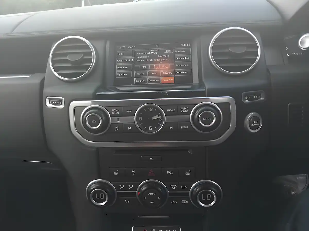 Used 2016 Land Rover Discovery Graphite Grey - Interior and Exterior details 14