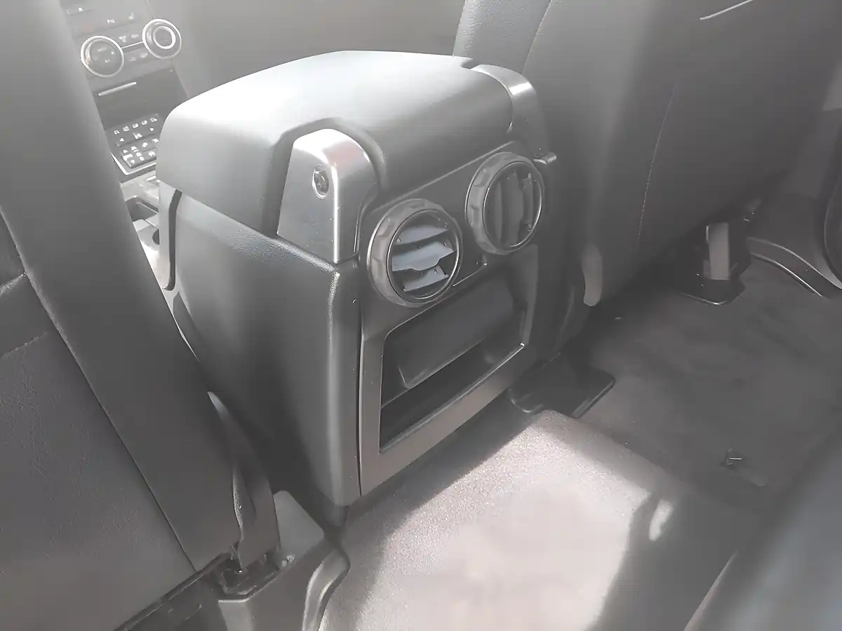 Used 2016 Land Rover Discovery Graphite Grey - Interior and Exterior details 17