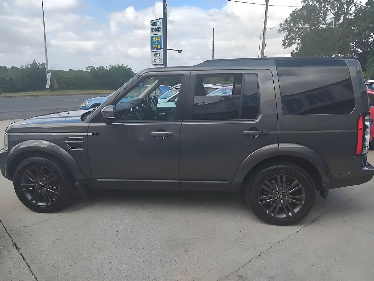 Used 2016 Land Rover Discovery Graphite Grey - Interior and Exterior details 5