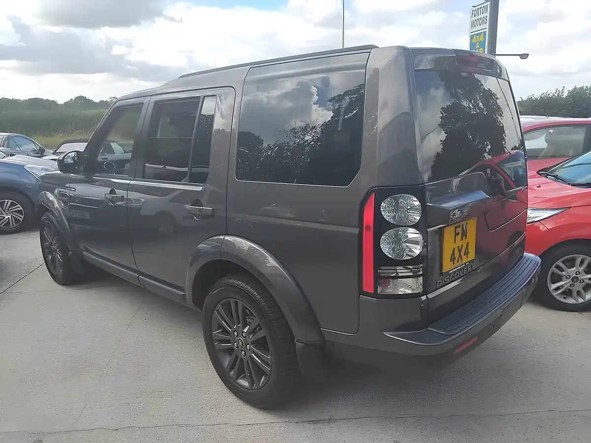 Used 2016 Land Rover Discovery Graphite Grey - Interior and Exterior details 6