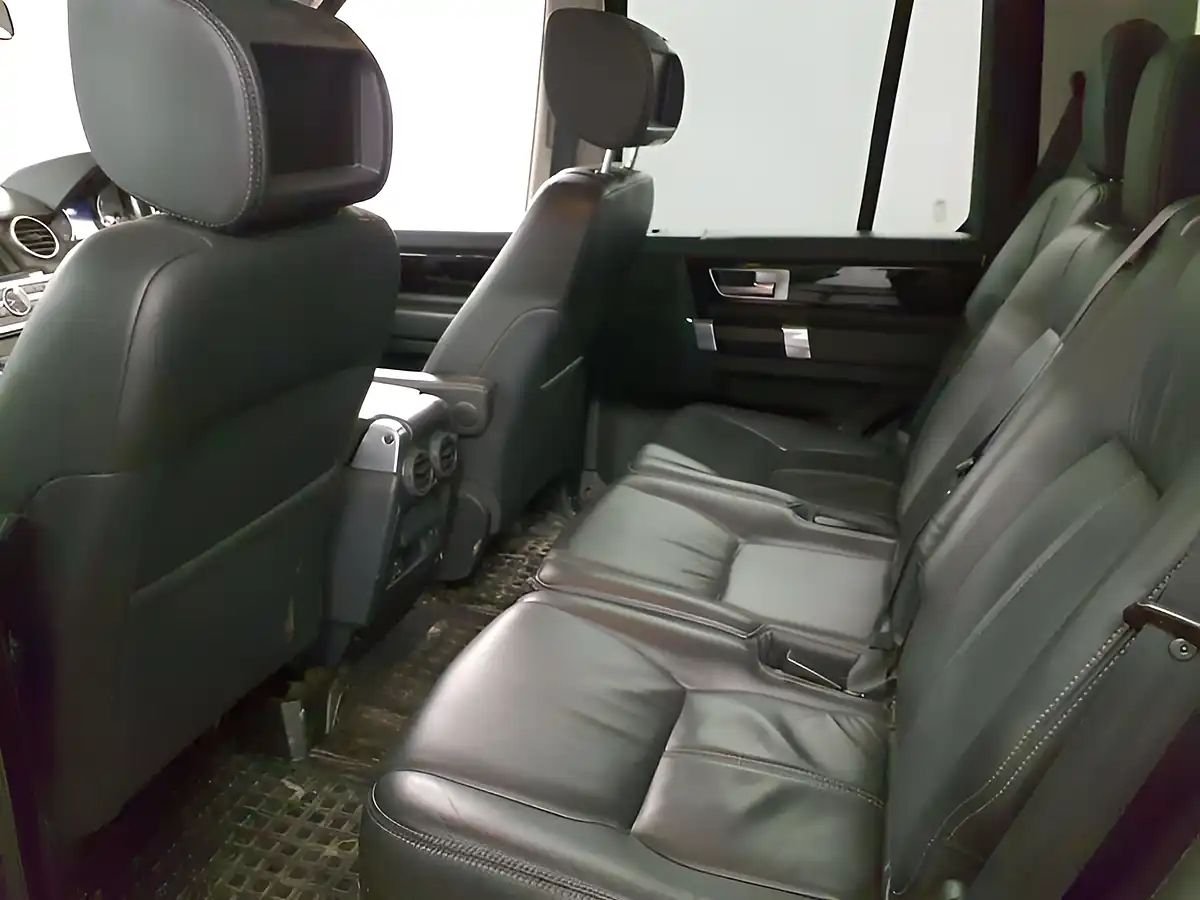 Used 2016 Land Rover Discovery Landmark Waitomo Grey - Interior and Exterior details 11