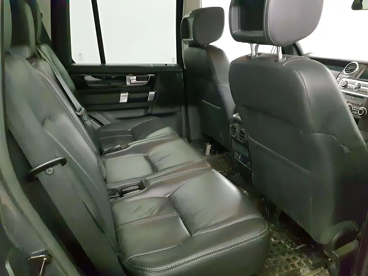 Used 2016 Land Rover Discovery Landmark Waitomo Grey - Interior and Exterior details 13