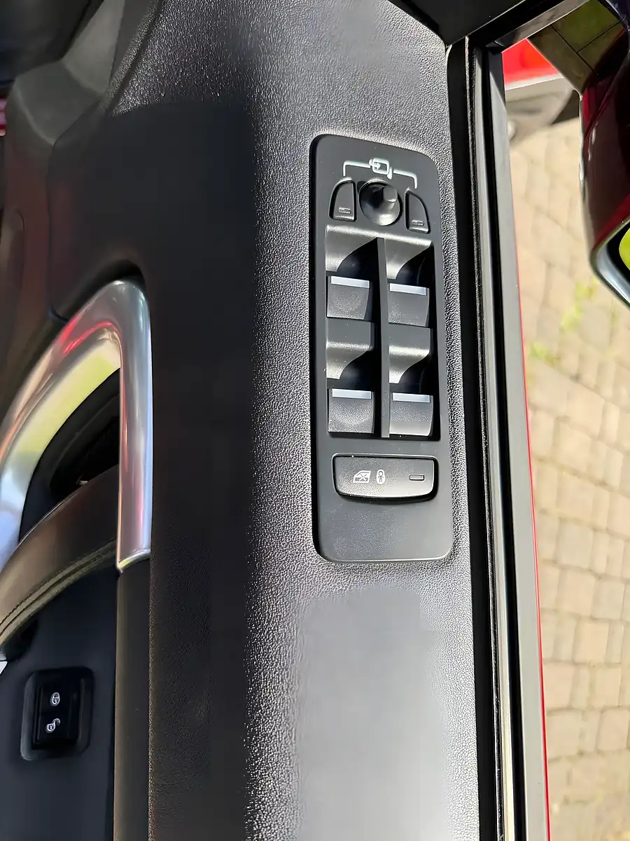 Used 2016 Land Rover Discovery Sport Hse 4WD Red - Interior and Exterior details 17
