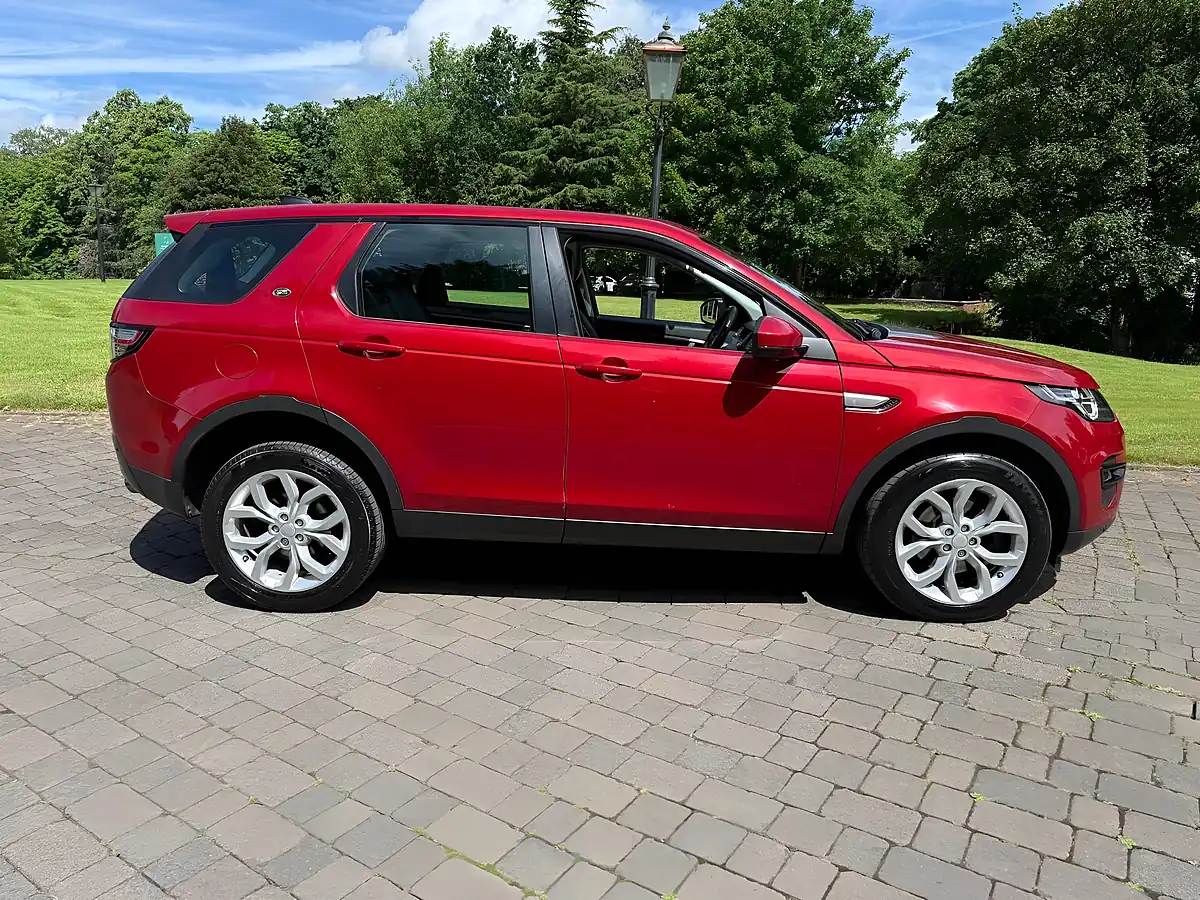 Used 2016 Land Rover Discovery Sport Hse 4WD Red - Interior and Exterior details 3