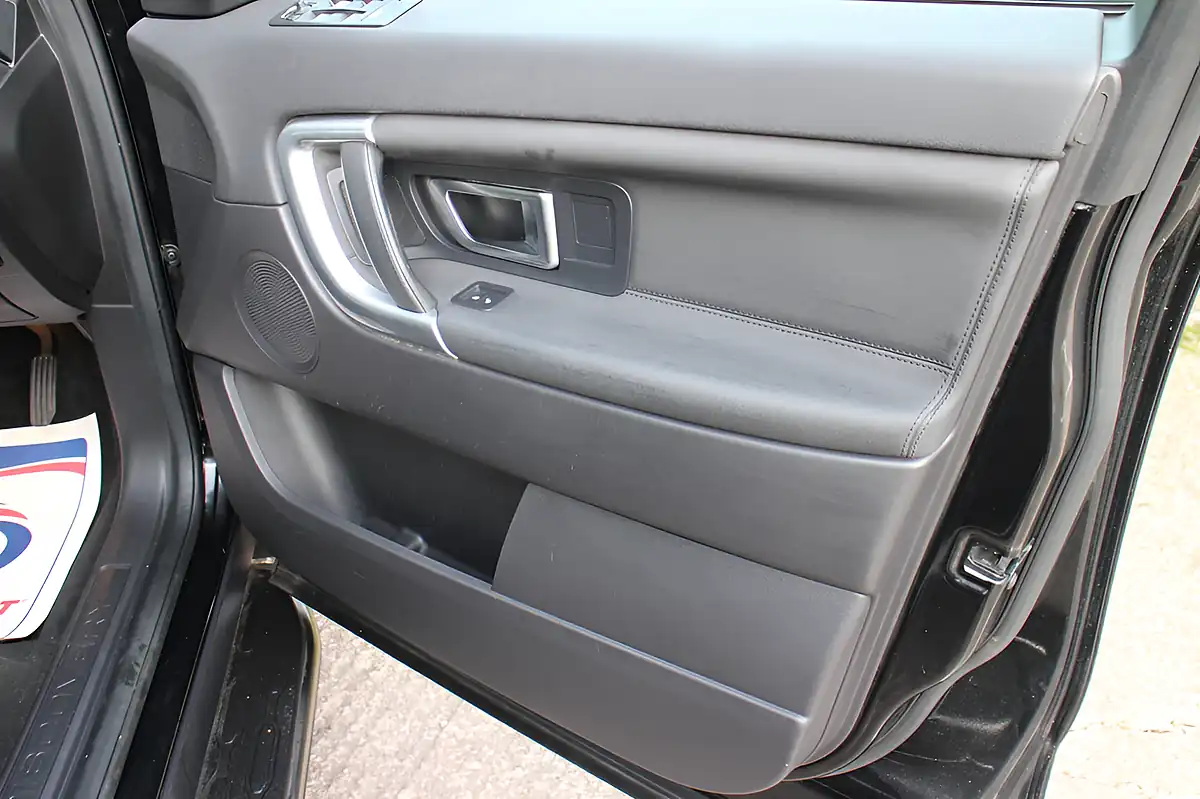 Used 2016 Land Rover Discovery Sport Hse Black Black - Interior and Exterior details 11