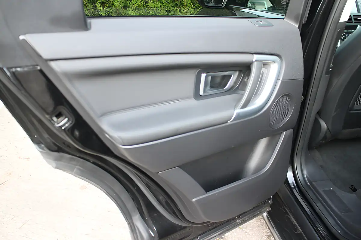 Used 2016 Land Rover Discovery Sport Hse Black Black - Interior and Exterior details 14