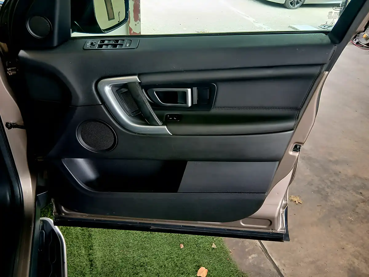 Used 2016 Land Rover Discovery Sport Hse Black Brown - Interior and Exterior details 20
