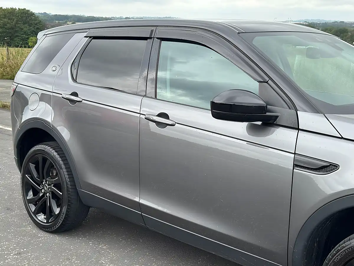 Used 2016 Land Rover Discovery Sport Hse Black Corris Grey - Interior and Exterior details 9
