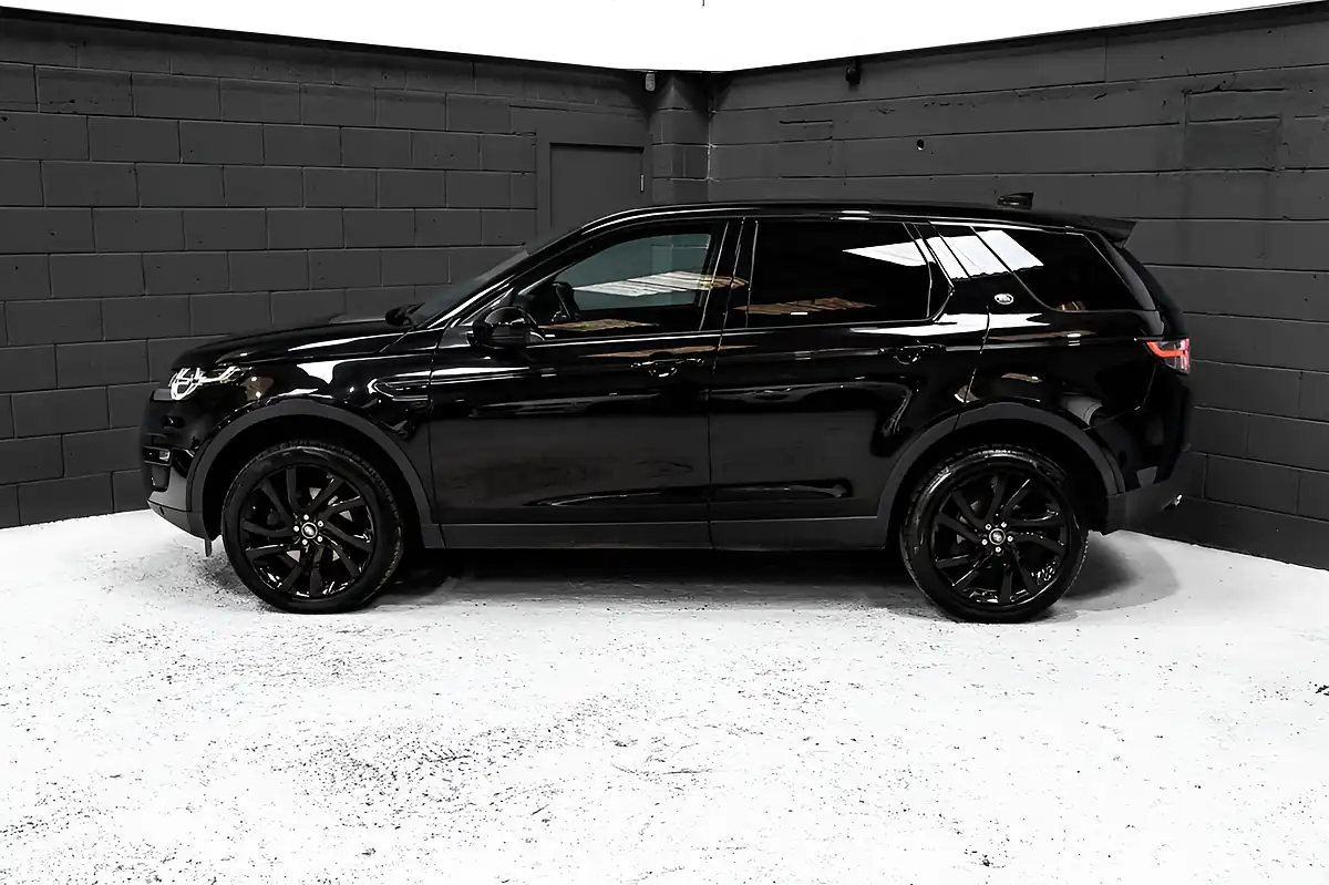 Used 2016 Land Rover Discovery Sport Hse Black - Interior and Exterior details 12