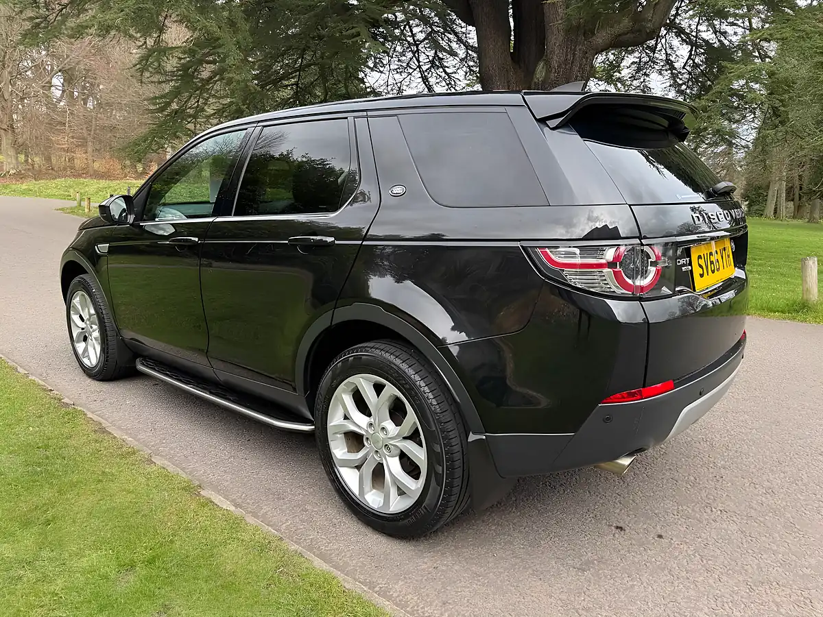 Used 2016 Land Rover Discovery Sport Hse Black - Interior and Exterior details 9