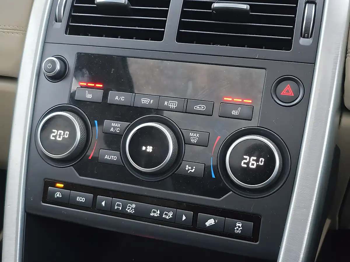 Used 2016 Land Rover Discovery Sport Hse Black - Interior and Exterior details 11
