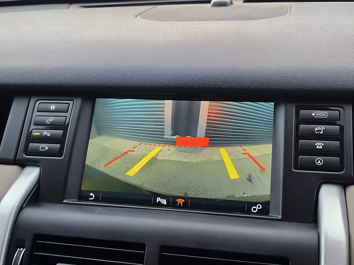 Used 2016 Land Rover Discovery Sport Hse Black - Interior and Exterior details 5