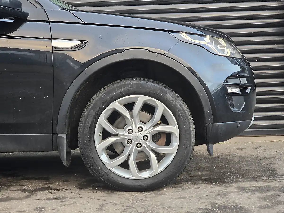 Used 2016 Land Rover Discovery Sport Hse Black - Interior and Exterior details 6