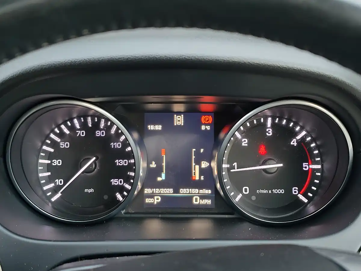Used 2016 Land Rover Discovery Sport Hse Black - Interior and Exterior details 8