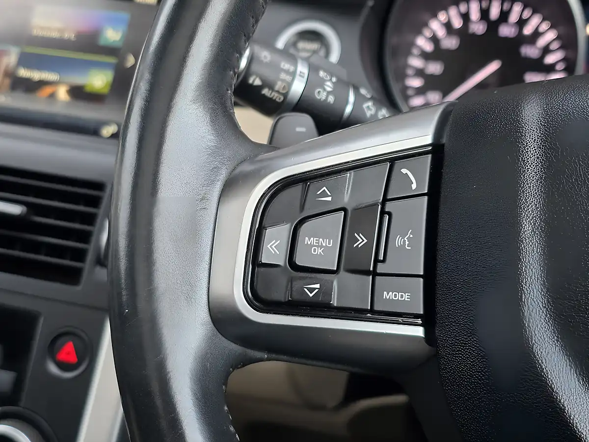 Used 2016 Land Rover Discovery Sport Hse Black - Interior and Exterior details 9