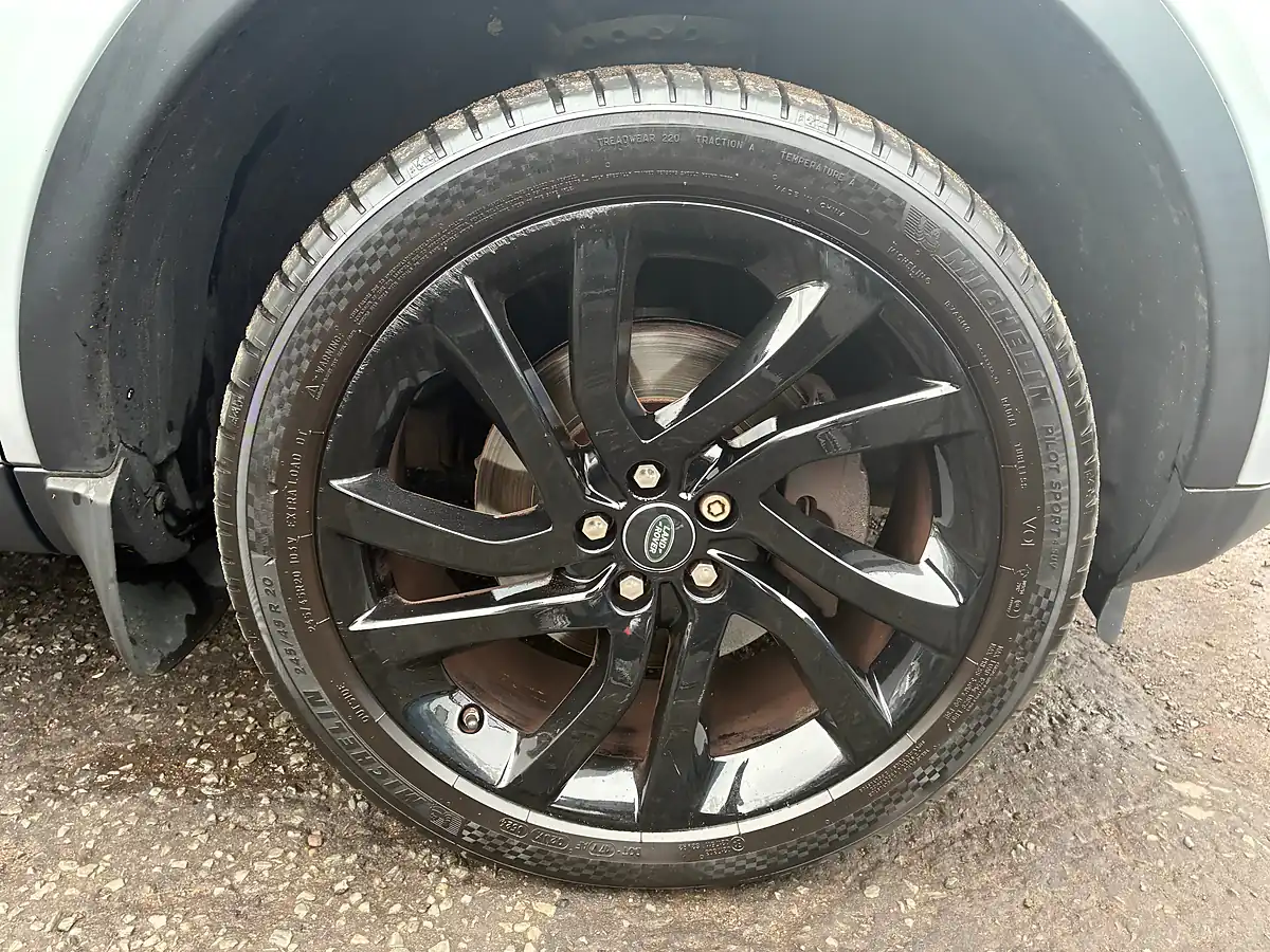 Used 2016 Land Rover Discovery Sport Hse Black Silver - Interior and Exterior details 9