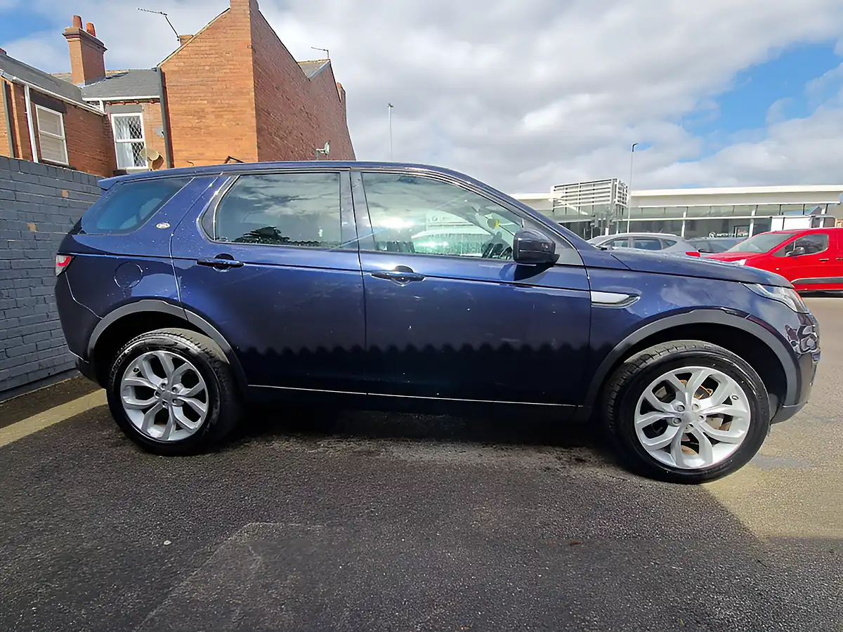 Used 2016 Land Rover Discovery Sport Hse Blue - Interior and Exterior details 7