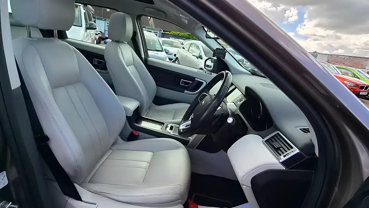 Used 2016 Land Rover Discovery Sport Hse Brown - Interior and Exterior details 7