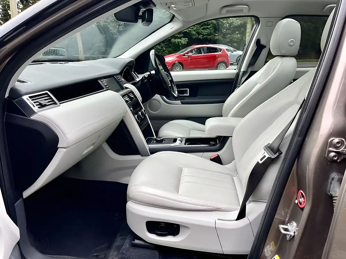 Used 2016 Land Rover Discovery Sport Hse Brown - Interior and Exterior details 10