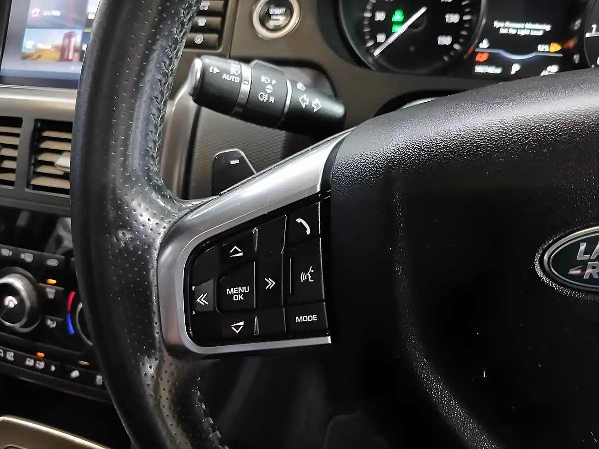 Used 2016 Land Rover Discovery Sport Hse Dynamic Lux Black - Interior and Exterior details 12