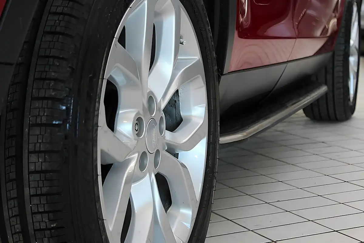 Used 2016 Land Rover Discovery Sport Hse Firenze Red - Interior and Exterior details 15