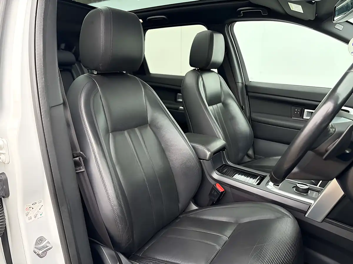 Used 2016 Land Rover Discovery Sport Hse Fuji White - Interior and Exterior details 10