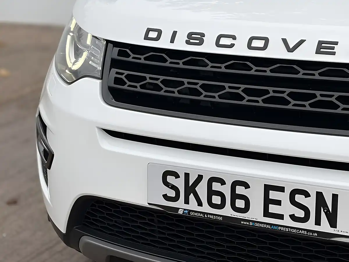 Used 2016 Land Rover Discovery Sport Hse Fuji White - Interior and Exterior details 14