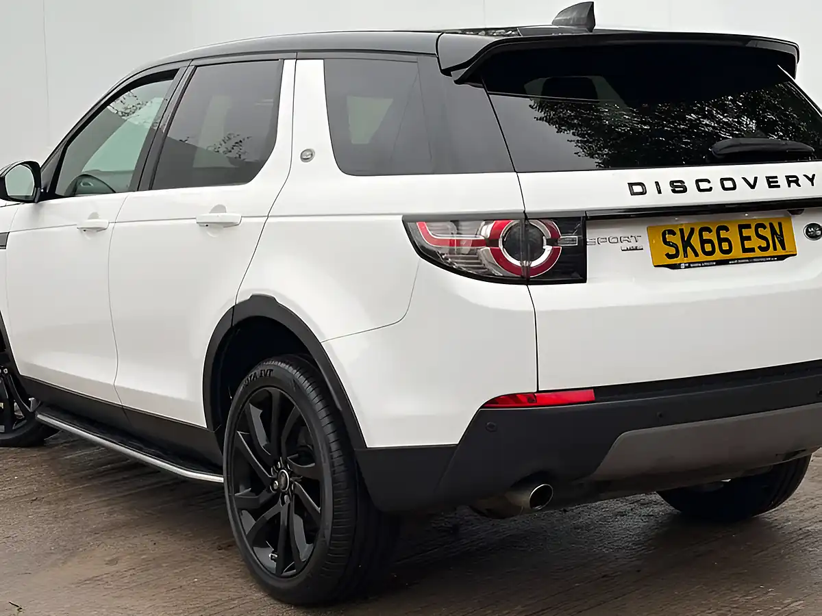 Used 2016 Land Rover Discovery Sport Hse Fuji White - Interior and Exterior details 15