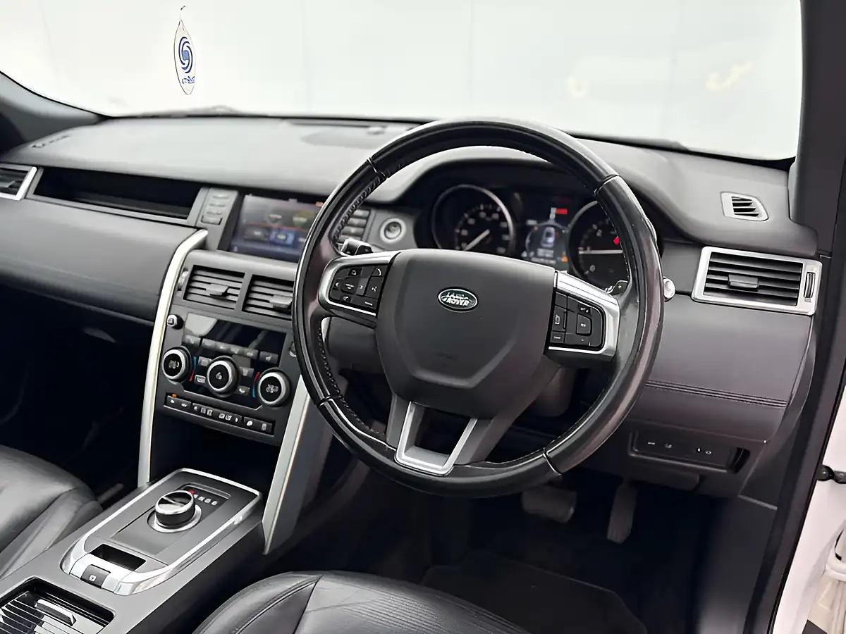 Used 2016 Land Rover Discovery Sport Hse Fuji White - Interior and Exterior details 17