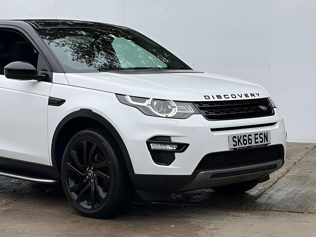 Used 2016 Land Rover Discovery Sport Hse Fuji White - Interior and Exterior details 2