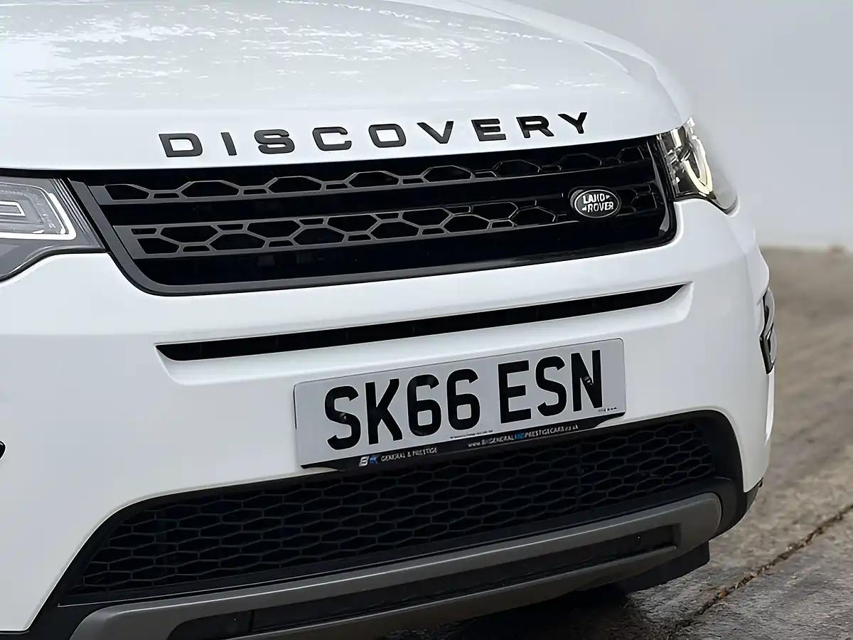Used 2016 Land Rover Discovery Sport Hse Fuji White - Interior and Exterior details 3