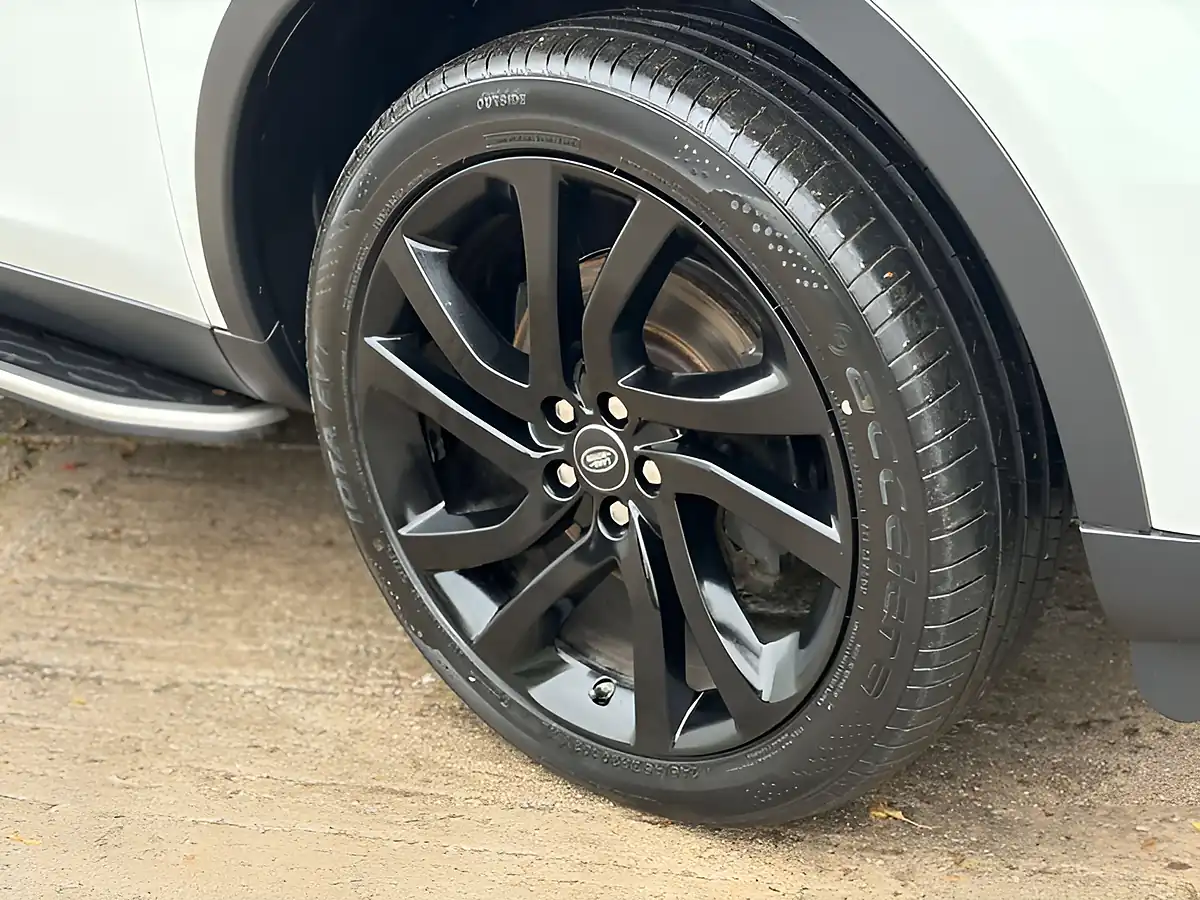 Used 2016 Land Rover Discovery Sport Hse Fuji White - Interior and Exterior details 5