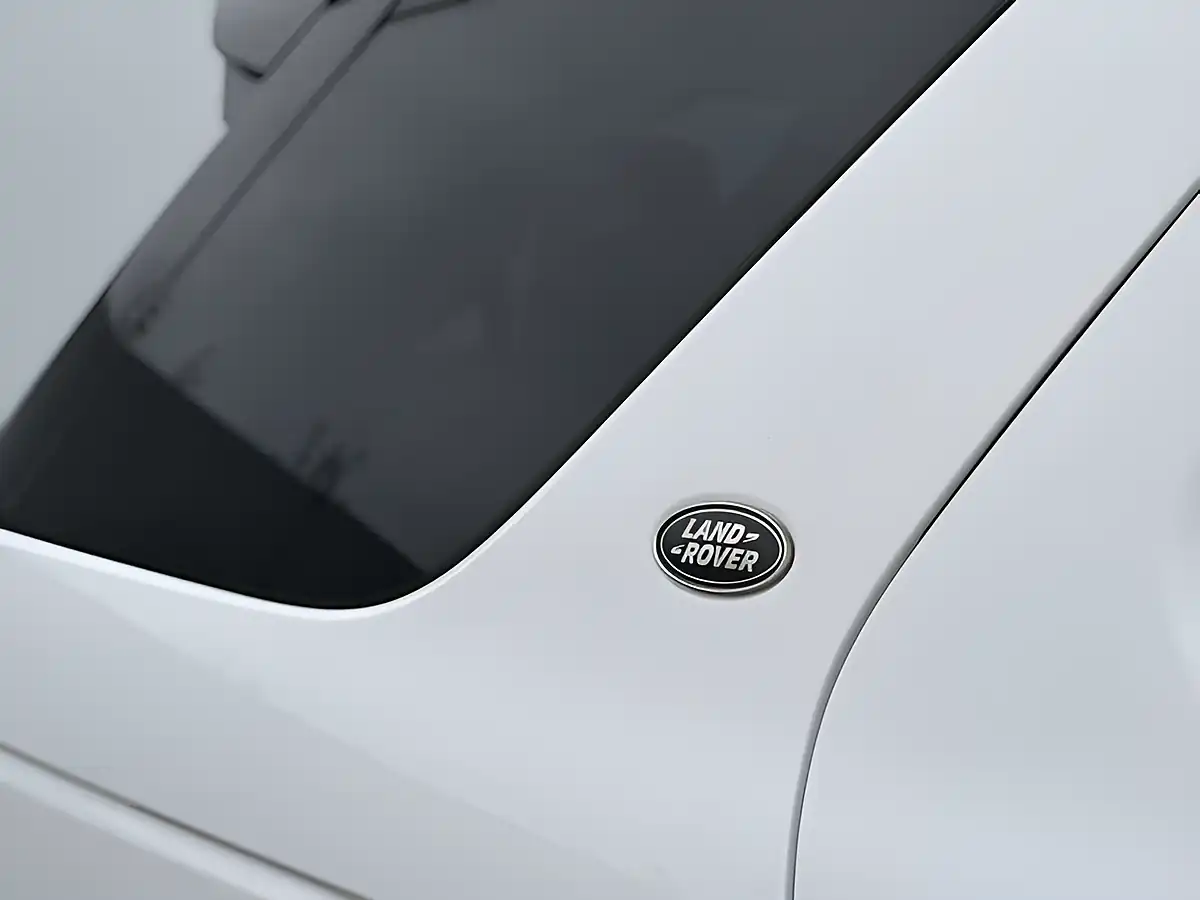 Used 2016 Land Rover Discovery Sport Hse Fuji White - Interior and Exterior details 8