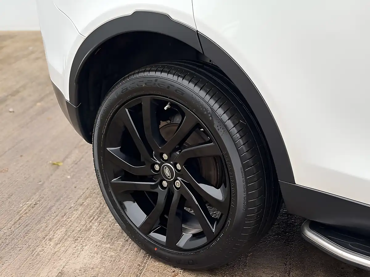 Used 2016 Land Rover Discovery Sport Hse Fuji White - Interior and Exterior details 9