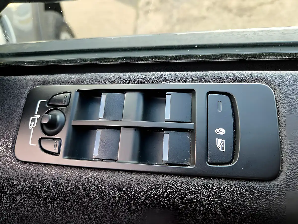 Used 2016 Land Rover Discovery Sport Hse Grey - Interior and Exterior details 12