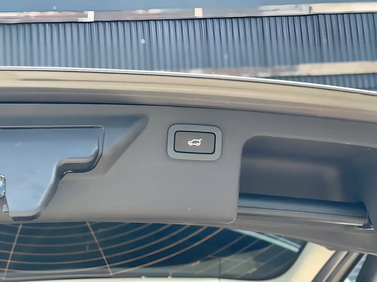 Used 2016 Land Rover Discovery Sport Hse Grey - Interior and Exterior details 17