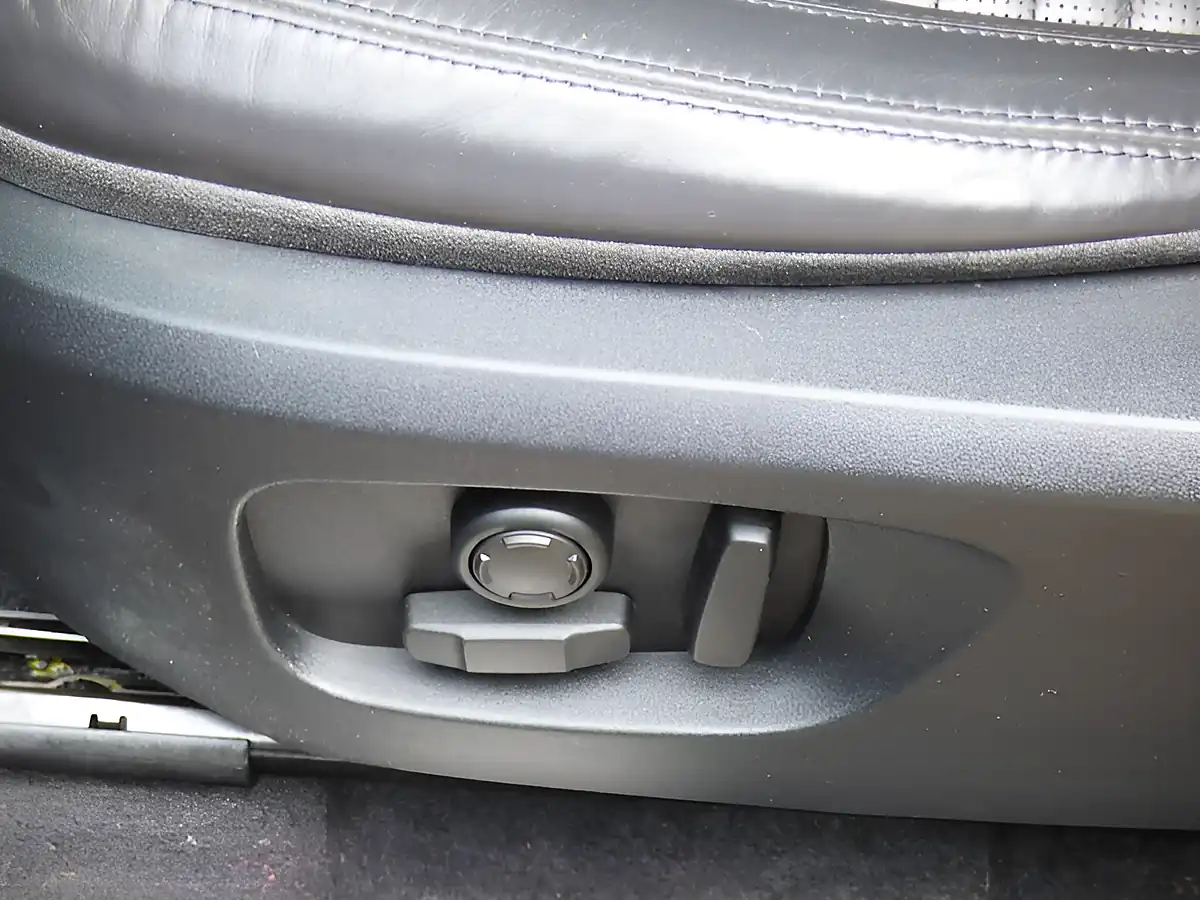 Used 2016 Land Rover Discovery Sport Hse Luxury Black - Interior and Exterior details 15