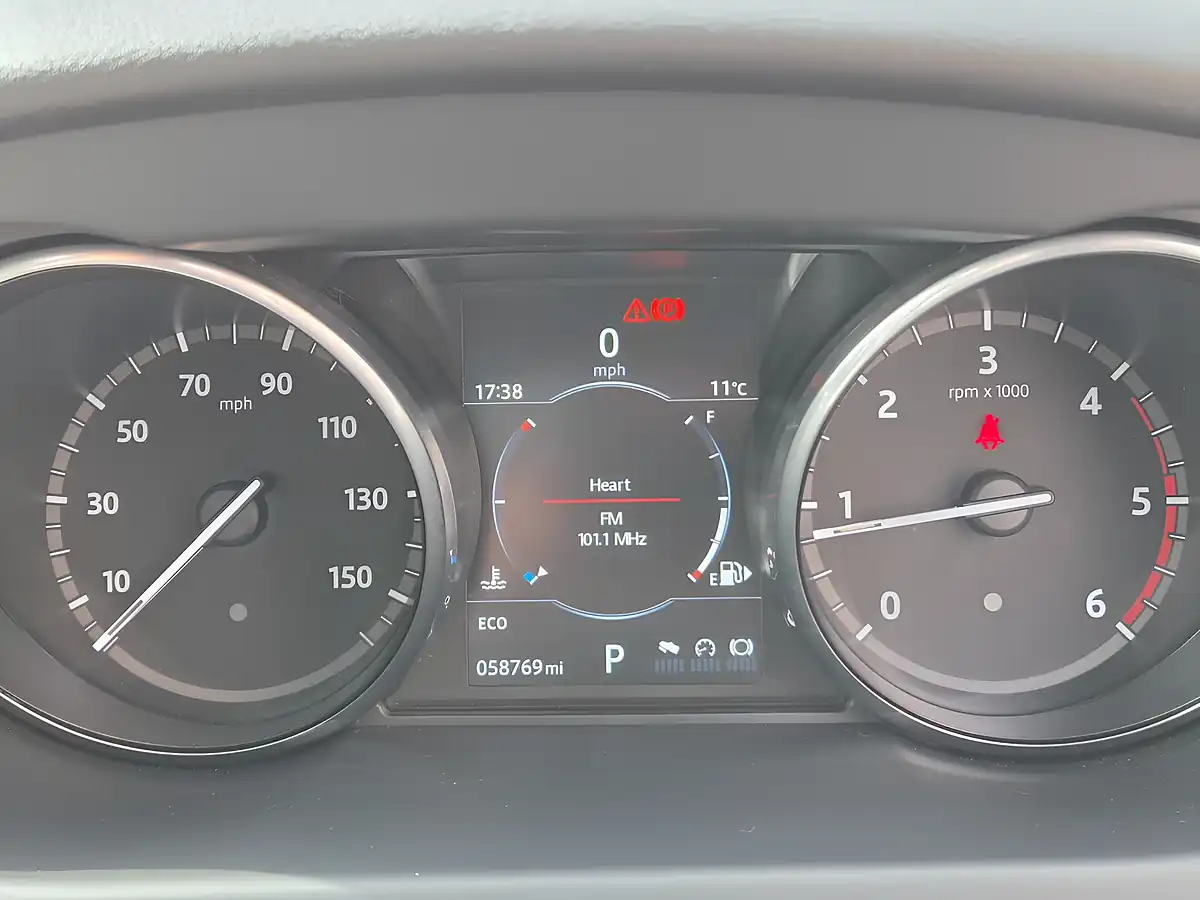 Used 2016 Land Rover Discovery Sport Hse Luxury Black - Interior and Exterior details 11