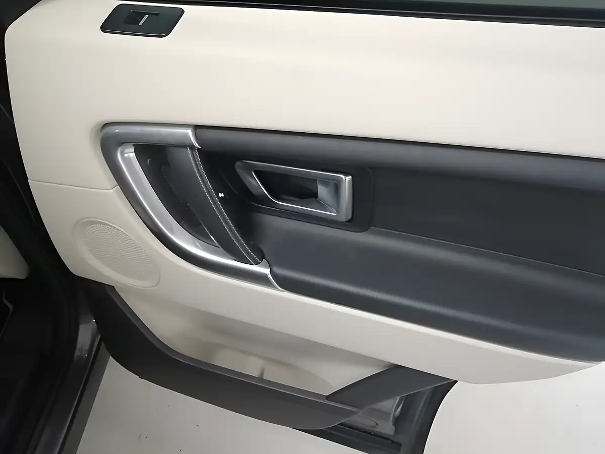 Used 2016 Land Rover Discovery Sport Hse Luxury Corris Grey - Interior and Exterior details 17