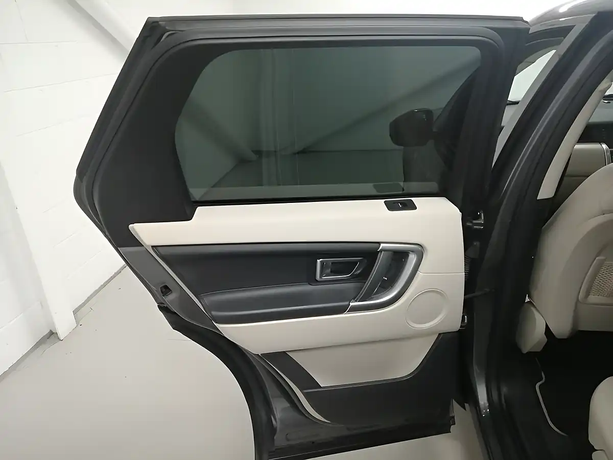 Used 2016 Land Rover Discovery Sport Hse Luxury Corris Grey - Interior and Exterior details 18