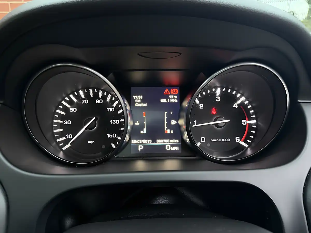 Used 2016 Land Rover Discovery Sport Hse Luxury Red - Interior and Exterior details 20