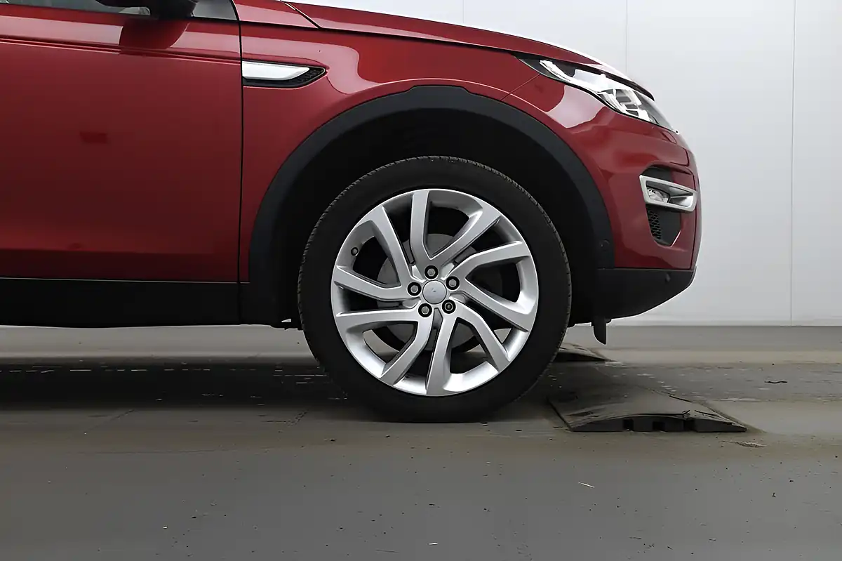 Used 2016 Land Rover Discovery Sport Hse Luxury Red - Interior and Exterior details 10