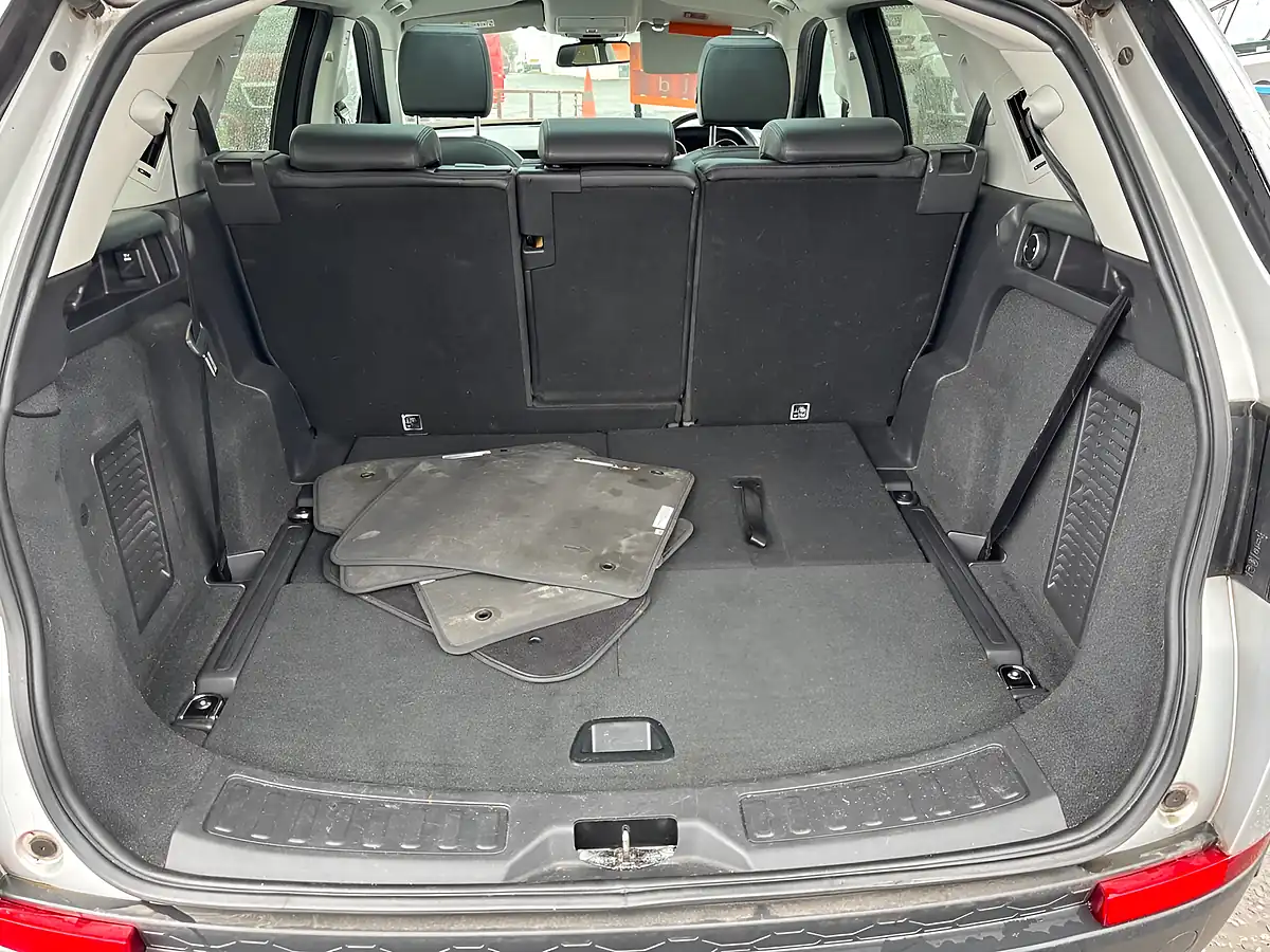 Used 2016 Land Rover Discovery Sport Hse Luxury Silver - Interior and Exterior details 13