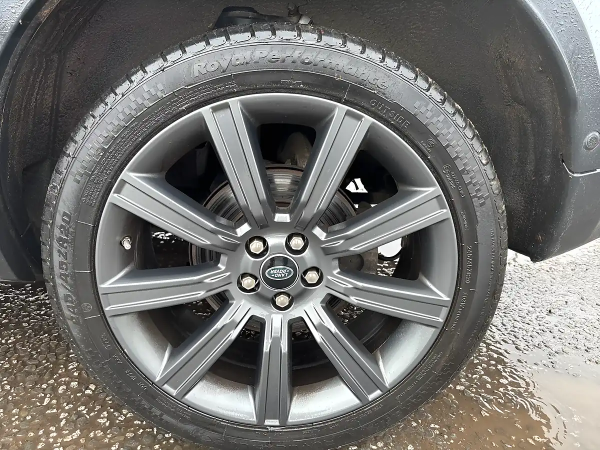 Used 2016 Land Rover Discovery Sport Hse Luxury Silver - Interior and Exterior details 17