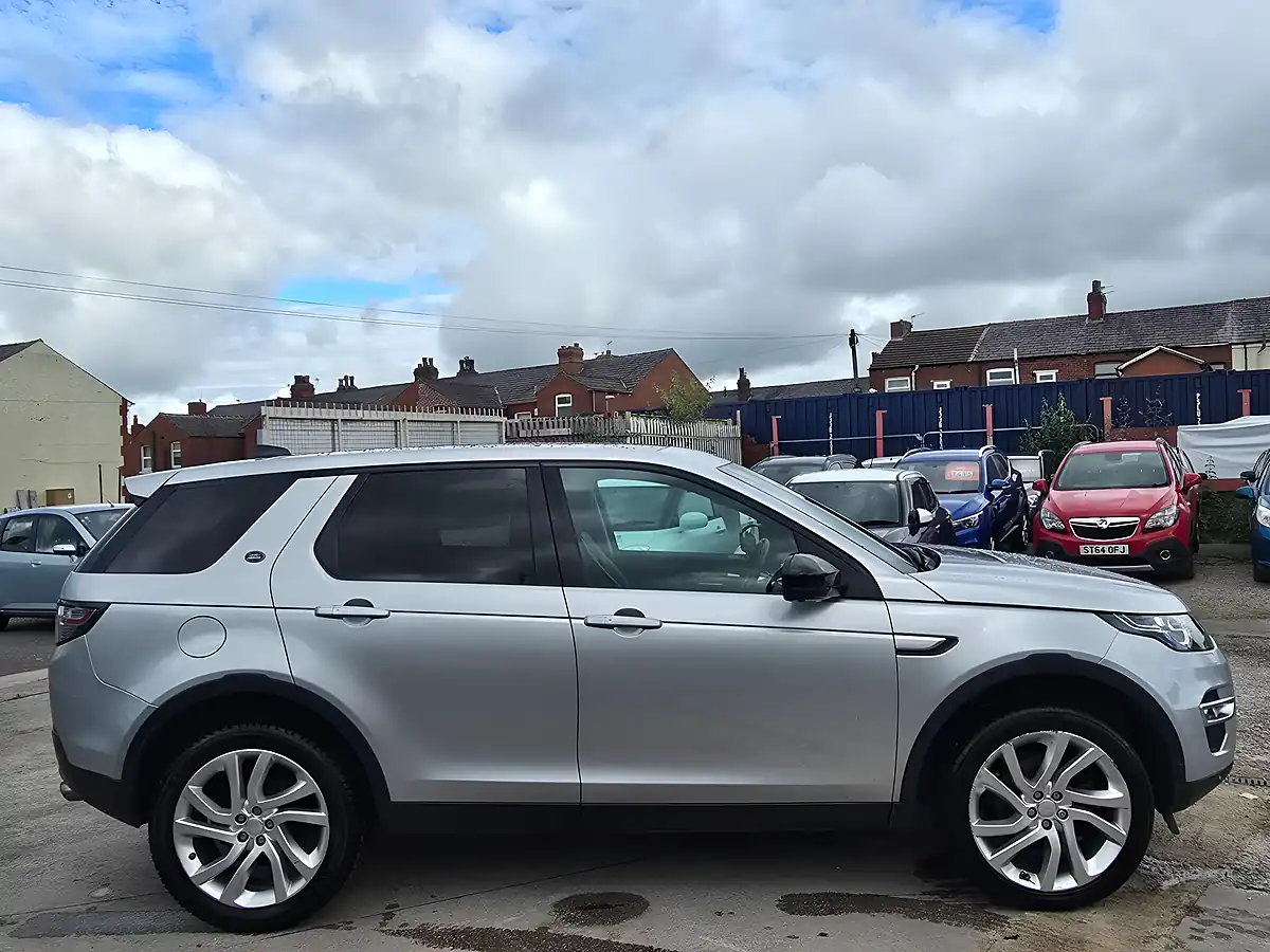 Used 2016 Land Rover Discovery Sport Hse Luxury Silver - Interior and Exterior details 7