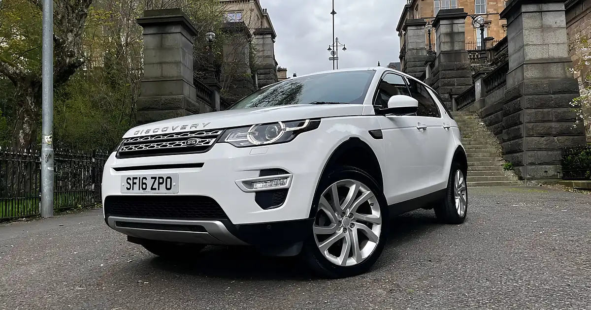 Used 2016 Land Rover Discovery Sport Hse Luxury White - Front View