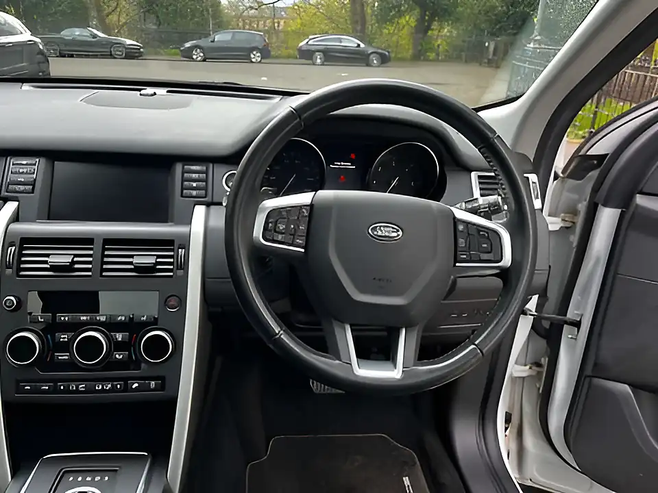 Used 2016 Land Rover Discovery Sport Hse Luxury White - Interior and Exterior details 16