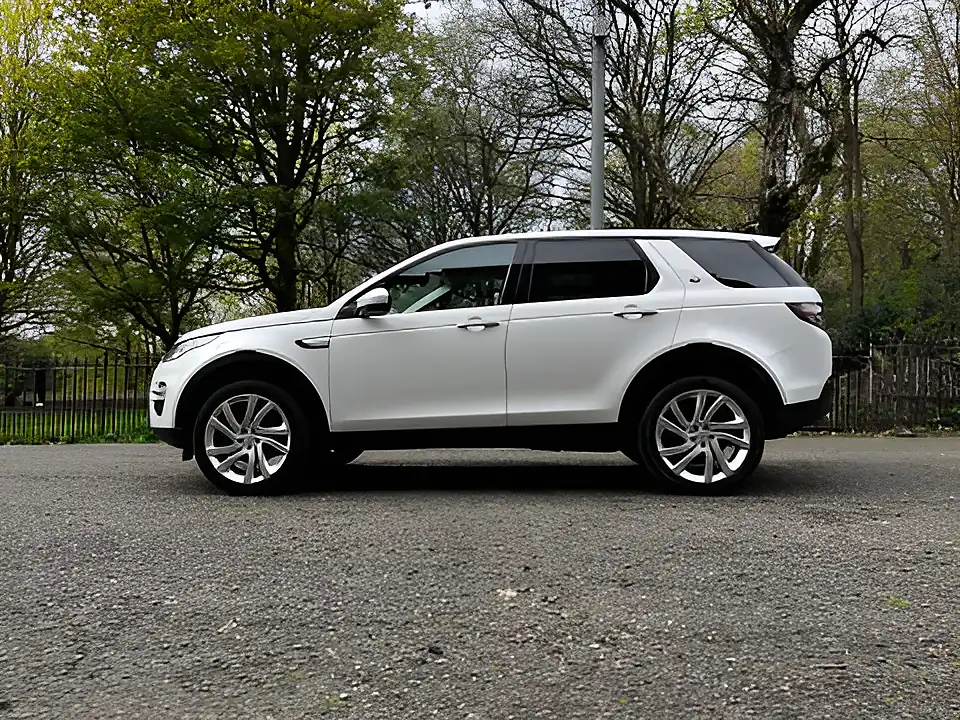 Used 2016 Land Rover Discovery Sport Hse Luxury White - Interior and Exterior details 2
